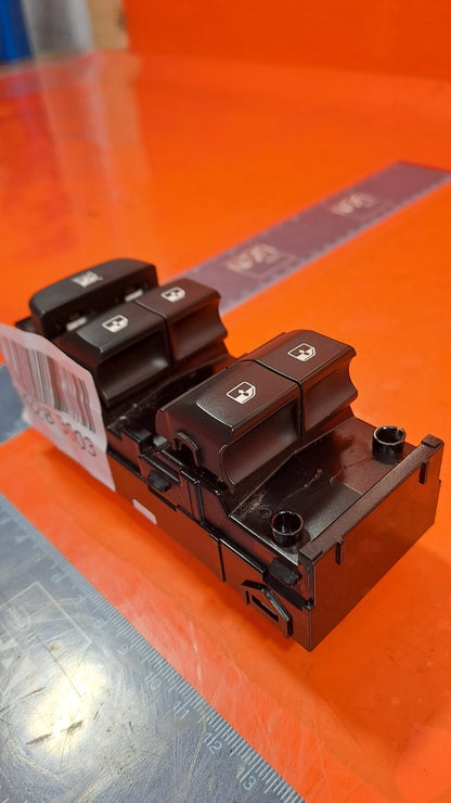 KIA XCEED 1.5 PETROL 2021 FRONT RIGHT WINDOW CONTROL SWITCH 93570J7500 Warranty - Image 9