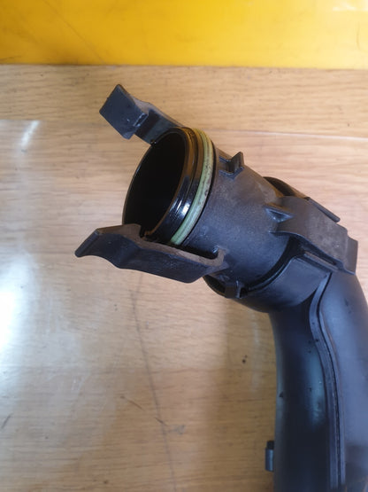 ✅AUDI A3 E-TRON 1.4 PETROL 2015 AIR INTAKE PIPE 04E145673P Warranty A204 - Image 5