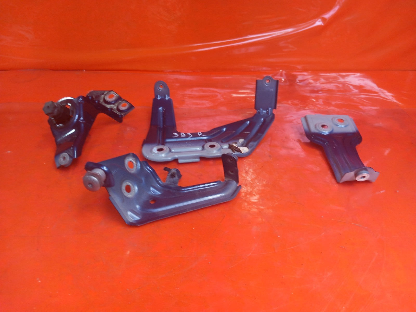 2019 BMW X3 G01 Front Right Wing Mounting Bracket Set 7424678 Warranty A393 - Image 2
