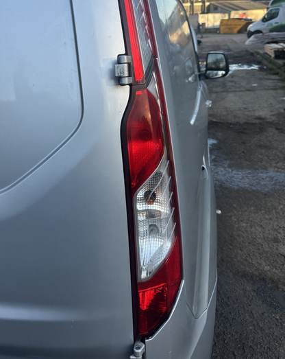 ✅2017 FORD TRANSIT CONNECT REAR RIGHT LOWER TAIL LIGHT DT11-13404-AD A369 - Image 1