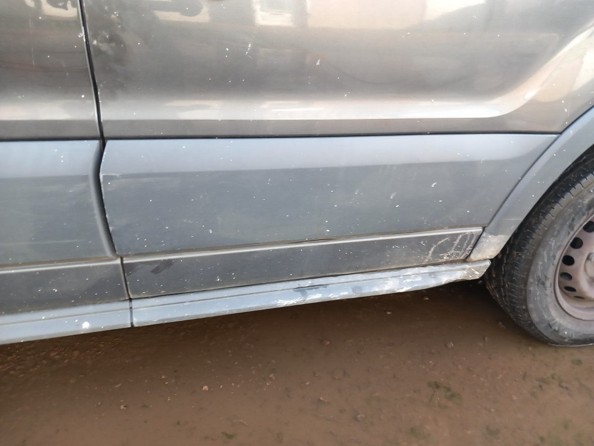 2019 Ford Transit 310 Front Right Door Molding Trim Warranty A424 - Image 1