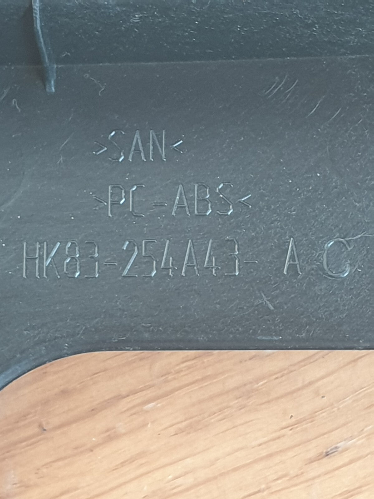 ✅Jaguar F-Pace 3.0 Petrol 2017 Rear Left Door Window Vertical Cover Trim - Image 4