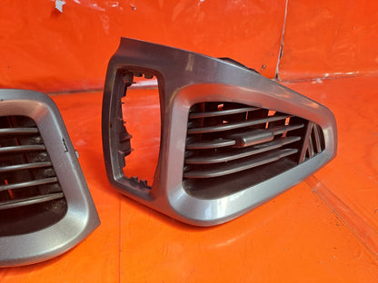 ✅2016 Ford Transit Custom Dash Air Vent Pair Left & Right BK21-V018B08 A373 - Image 3