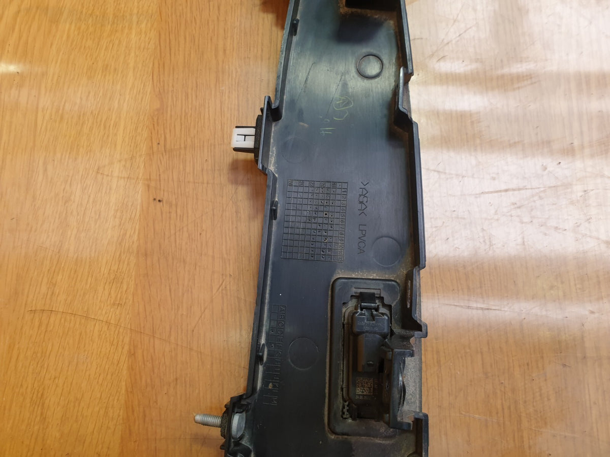 2022 Range Rover Evoque L551 Tailgate Boot Handle Trim K8D2-404C42-A A169 - Image 10