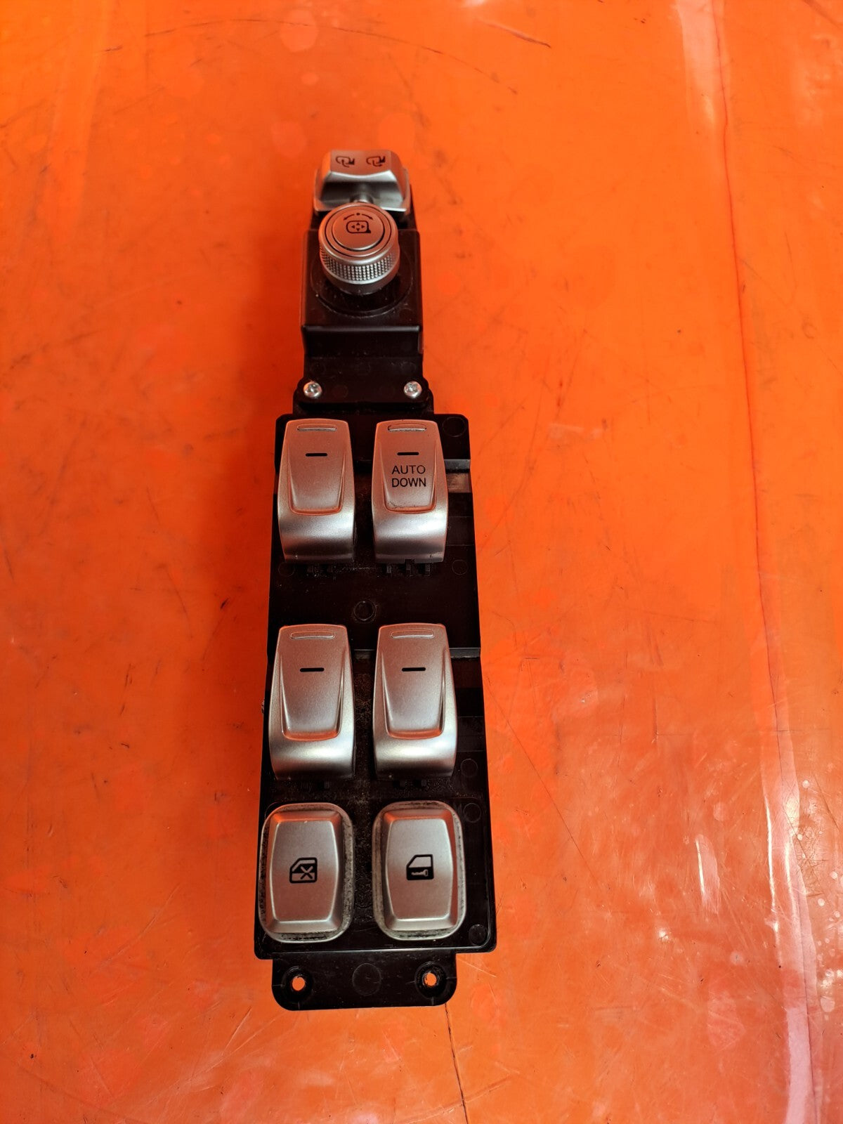 ✅SSANGYONG TIVOLI ELX 1.6 PETROL 2015 FRONT RIGHT WINDOW SWITCH 299139566 A221 - Image 1