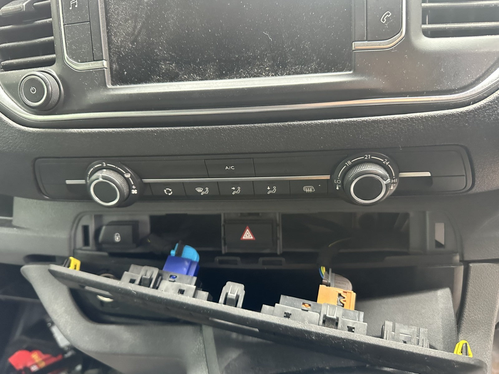 ✅2020 Vauxhall Vivaro 2900 Dynamic Heater AC Climate Control Switch Panel A380 - Image 1