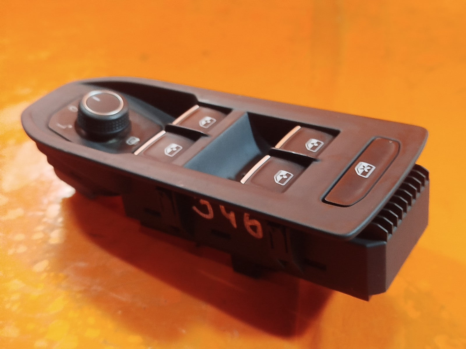 ✅VW GOLF R-LINE MK8 2.0 DIESEL 2020 FRONT RIGHT WINDOW SWITCH 5G0959857E A346 - Image 8