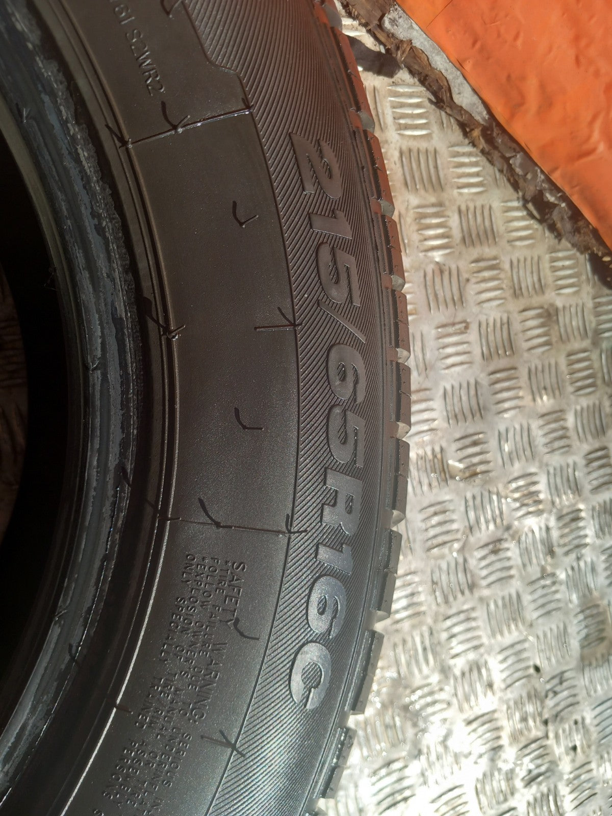 Runway Tyre 5.95 mm 215/65 R16 Warranty xAA - Image 2