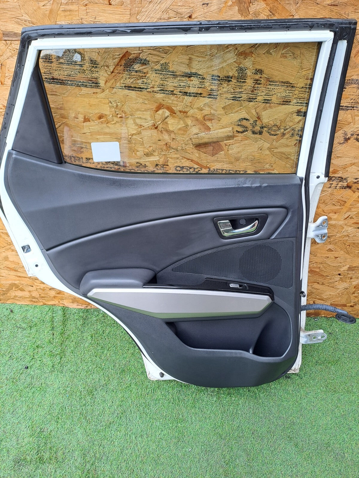 SSANGYONG TIVOLI EX 1.6 DIESEL 2017 REAR LEFT DOOR WHITE Warranty A230 - Image 9