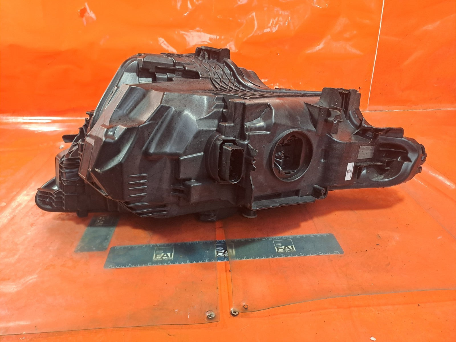 ✅2023 POLESTAR 2 LONG RANGE FRONT RIGHT HEADLIGHT parts only P32392334 A312 - Image 8
