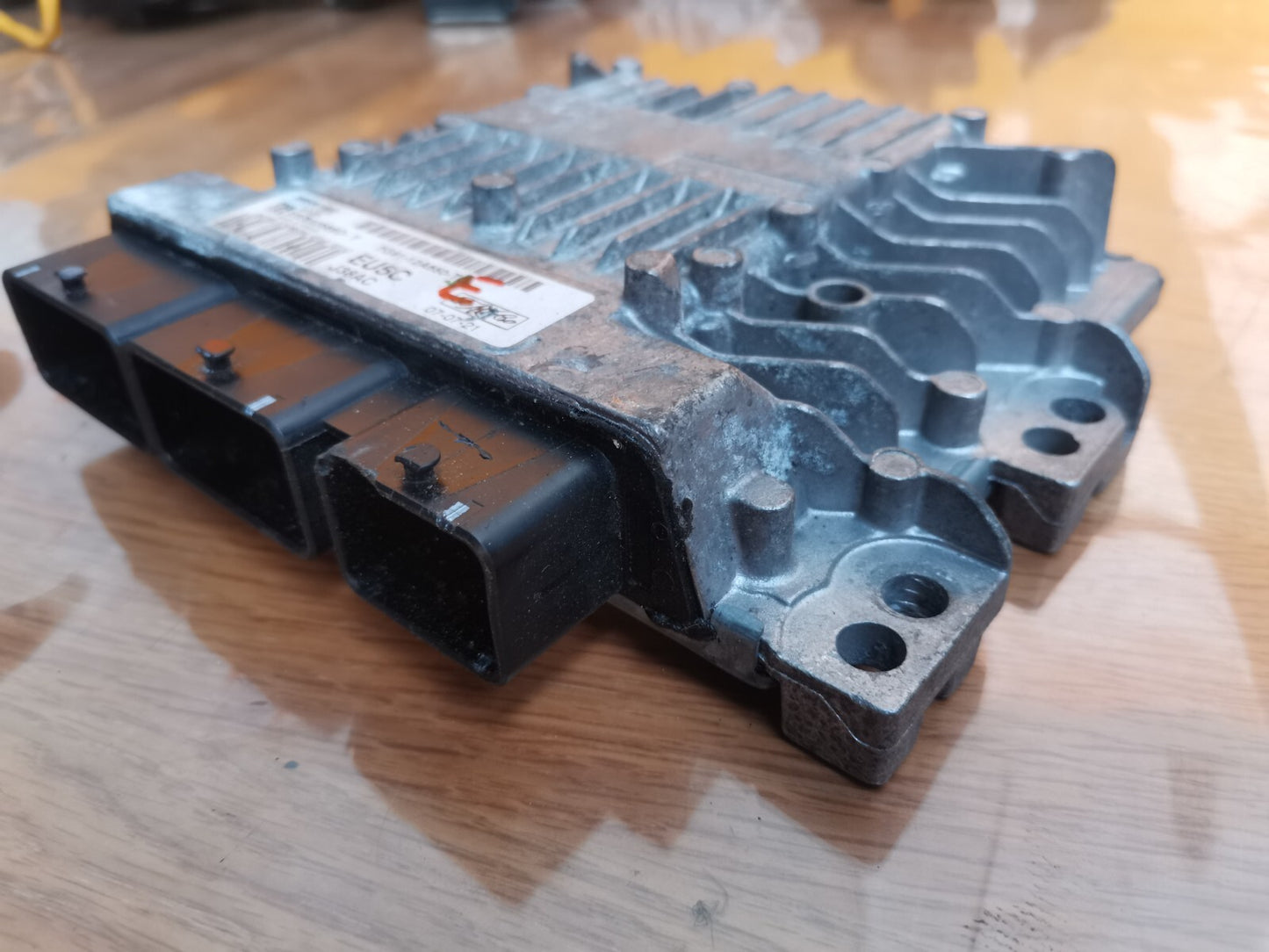 ebay-src:https://i.ebayimg.com/00/s/mtiwmfgxnjaw/z/v04aaoswlvtljykw/$_57.jpg