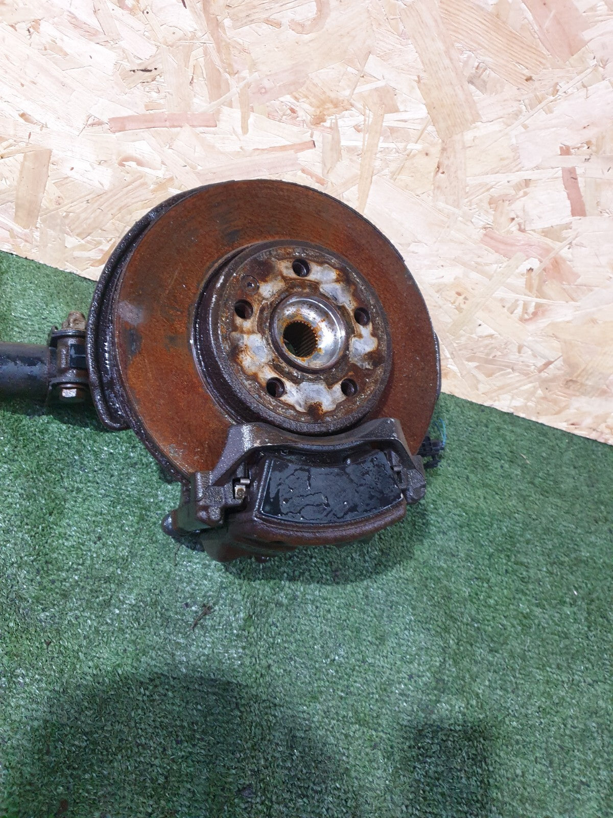 ✅2012 Mercedes B Class W246 Front Left Suspension Leg Hub A2463207513 A132 - Image 4
