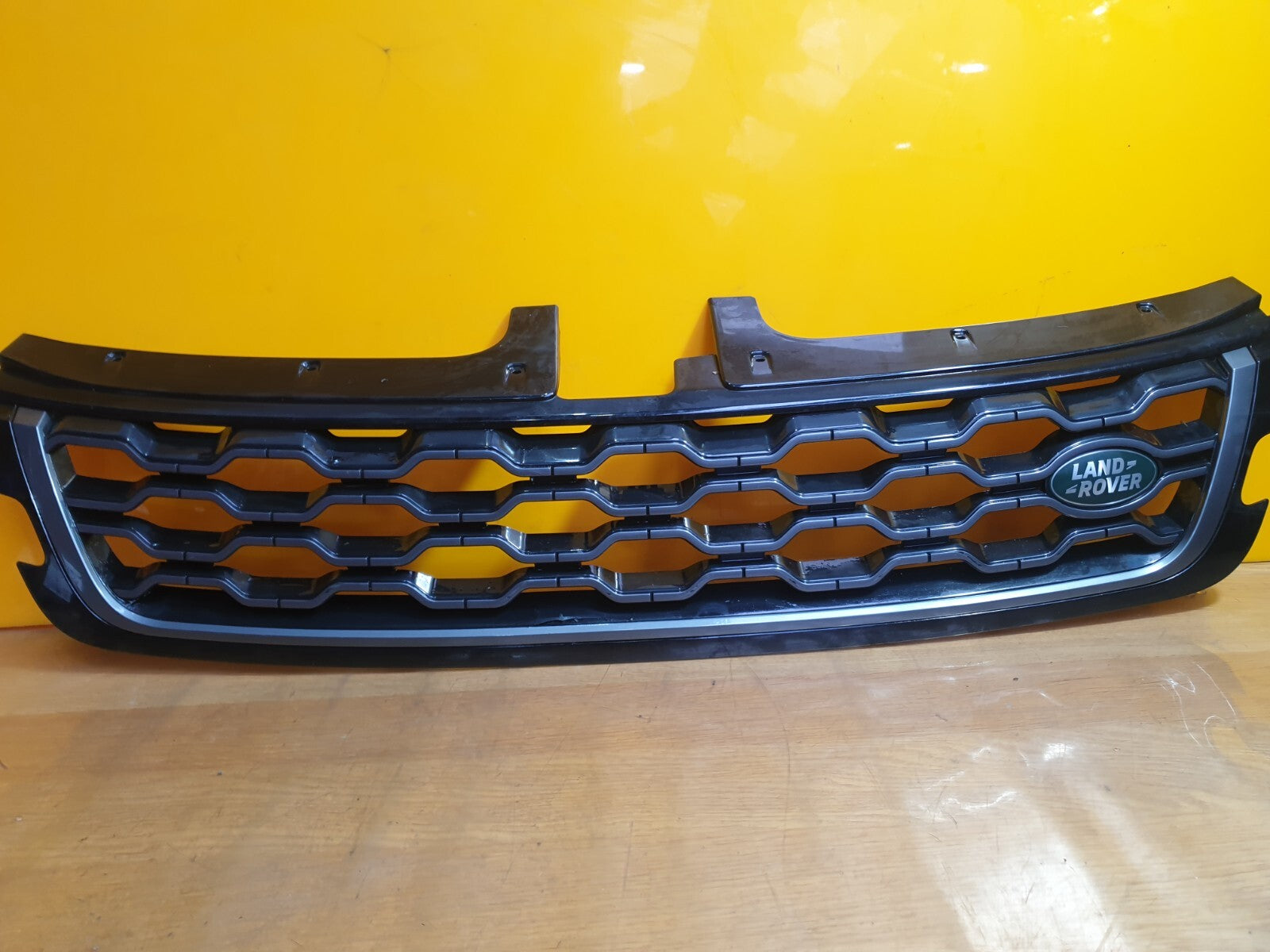 ✅2022 RANGE ROVER EVOQUE L551 FRONT BUMPER GRILL K8D28200A + WARRANTY A169 - Image 2