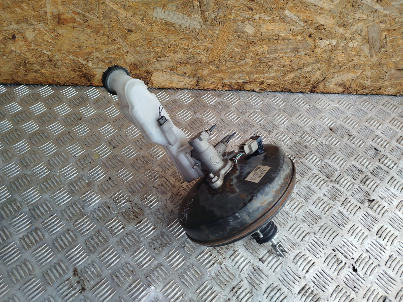✅FORD B-MAX TITANIUM 1.0 PETROL 2014 BRAKE SERVO MASTER CYLINDER AY112B195BA - Image 1