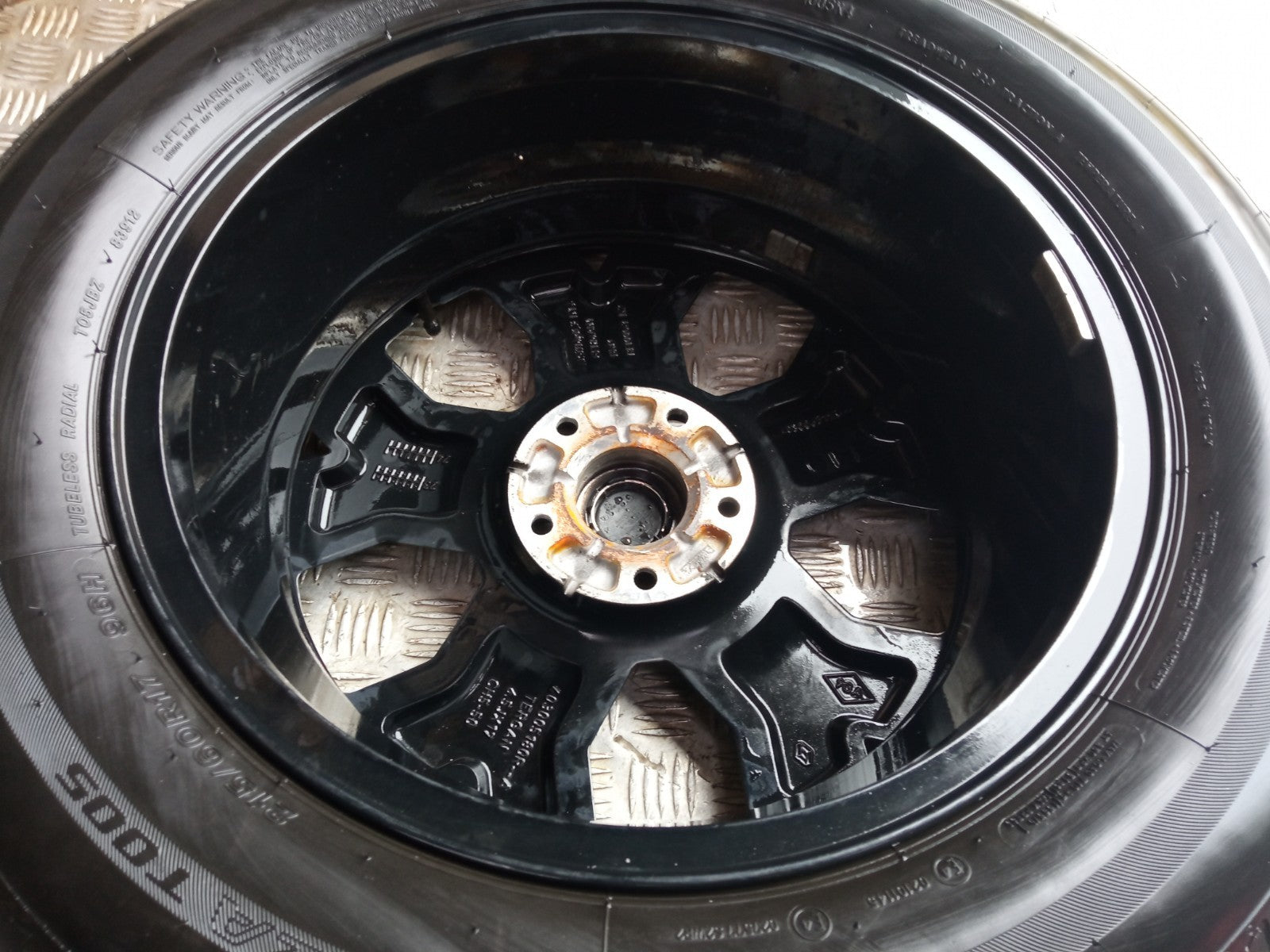 ✅Dacia Duster Journey 1.3 Petrol 2024 Alloy Wheel & Tyre 215/60 R17 403005180R - Image 11