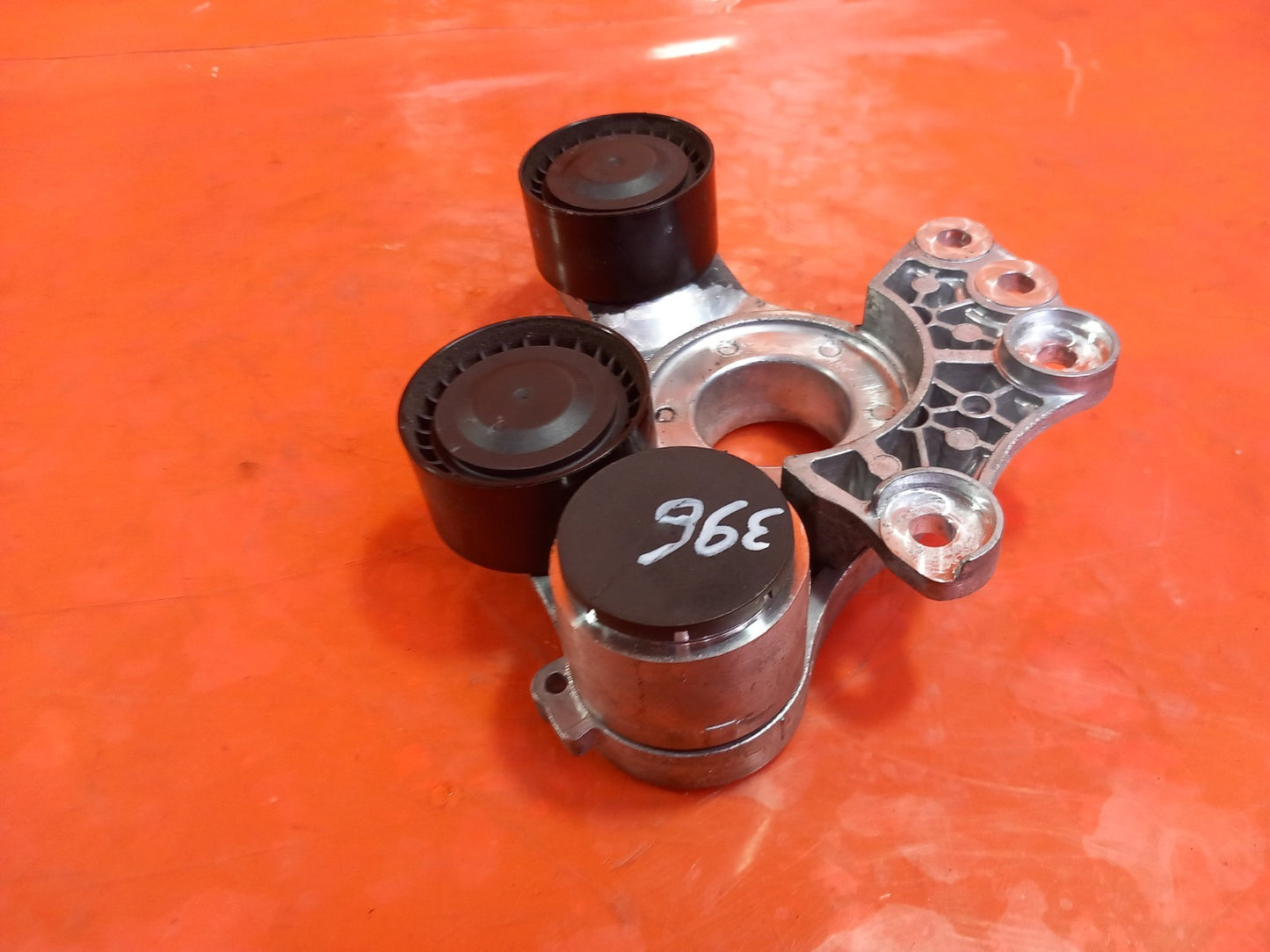 2025 Land Rover Defender L663 3.0 Diesel Alternator Belt Tensioner LPLA-6B209-FB - Image 3