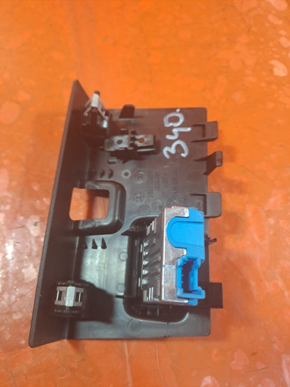 ✅BMW G20 330E 2.0 PETROL 2023 CENTRE CONSOLE USB SOCKET PORT 6807232 A340 - Image 12