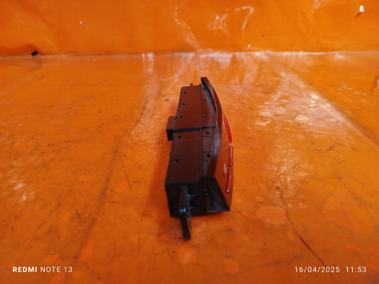 ✅Ssangyong Tivoli Ex 2016 1.6 Diesel FRONT DASHBOARD HAZARD LIGHT SWITCH A279 - Image 2