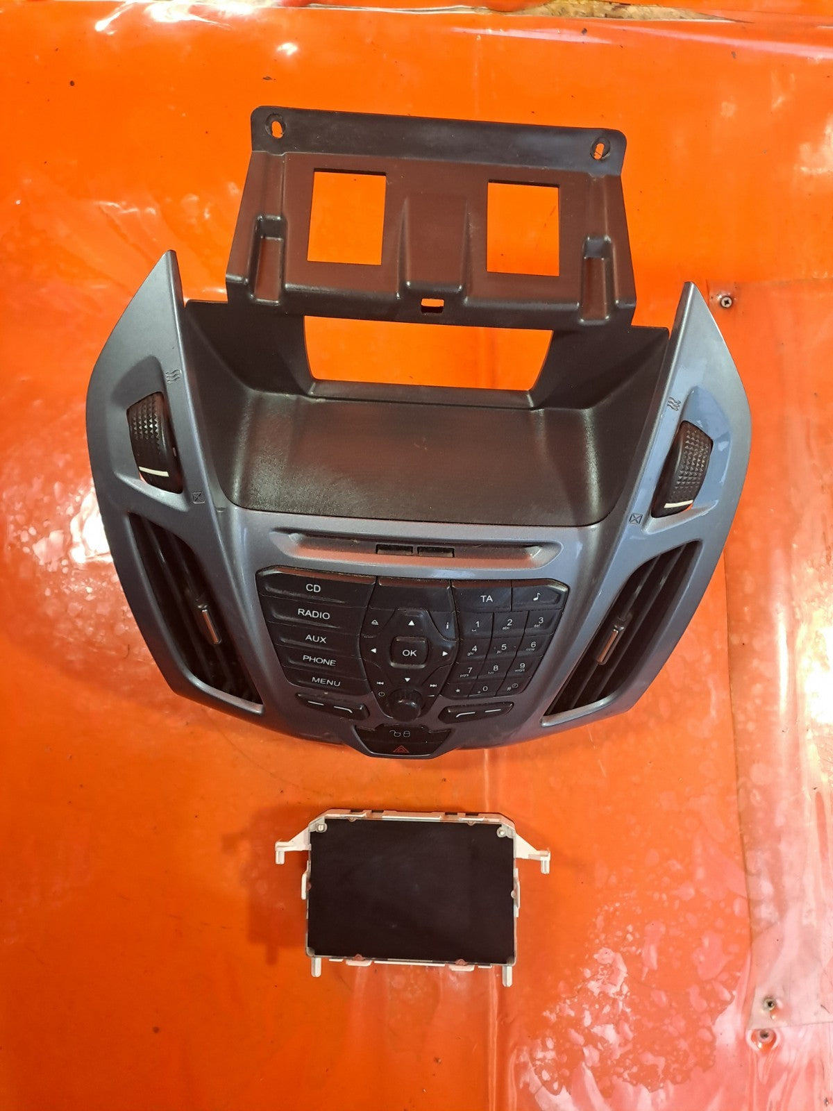 ✅FORD TRANSIT CONNECT 1.6 DIESEL 2015 DISPLAY SCREEN & RADIO CONTROL PANEL A355 - Image 9