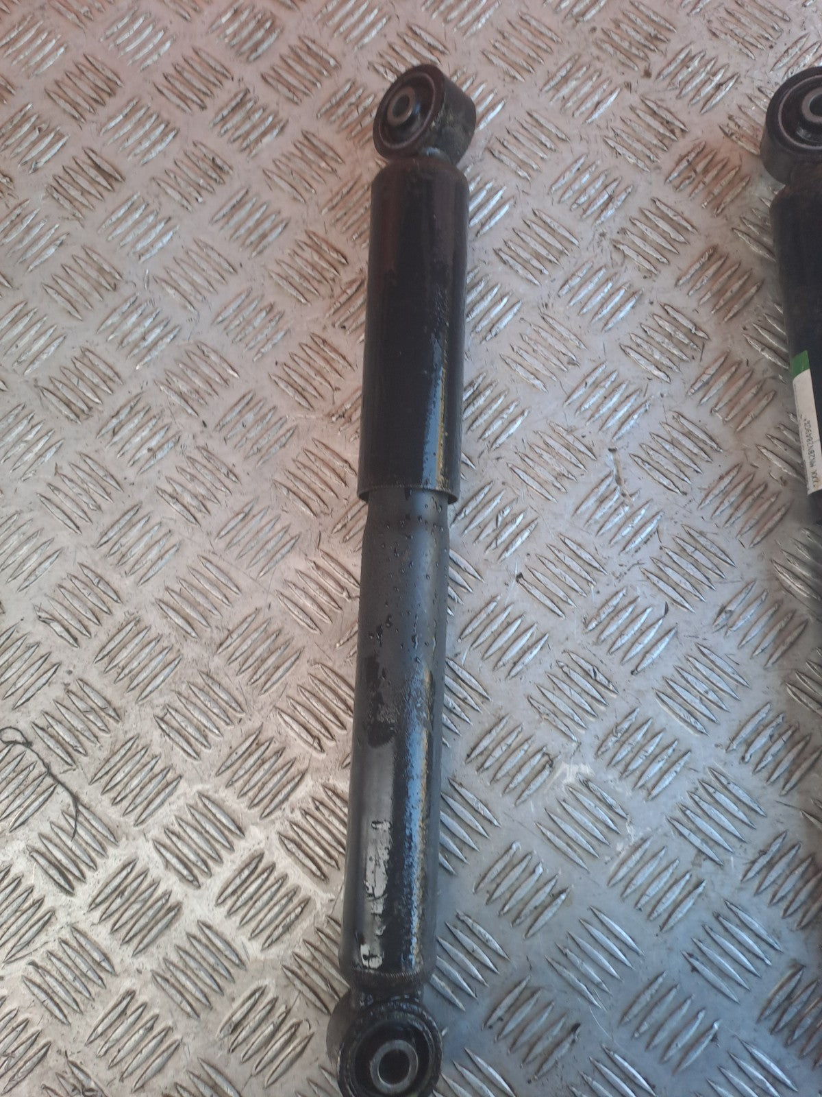 2023 VW Transporter ST-Line Rear Shock Absorber Pair 7LA513029A Warranty A416 - Image 7