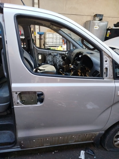 ✅2010 HYUNDAI I800 2.5D FRONT RIGHT DOOR W/O MIRROR SILVER + WARRANTY A325 - Image 3