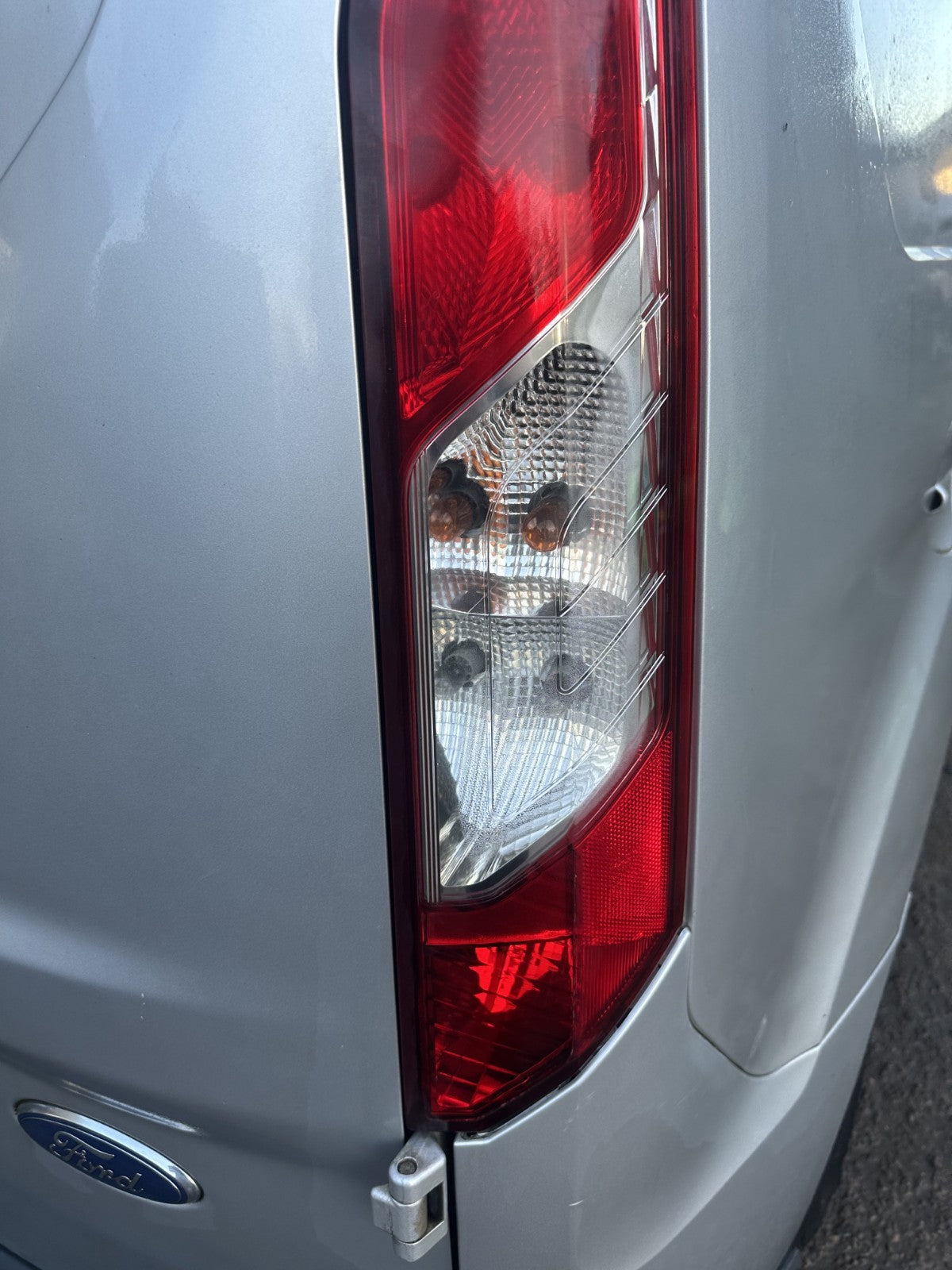 ✅2017 FORD TRANSIT CONNECT REAR RIGHT LOWER TAIL LIGHT DT11-13404-AD A369 - Image 2