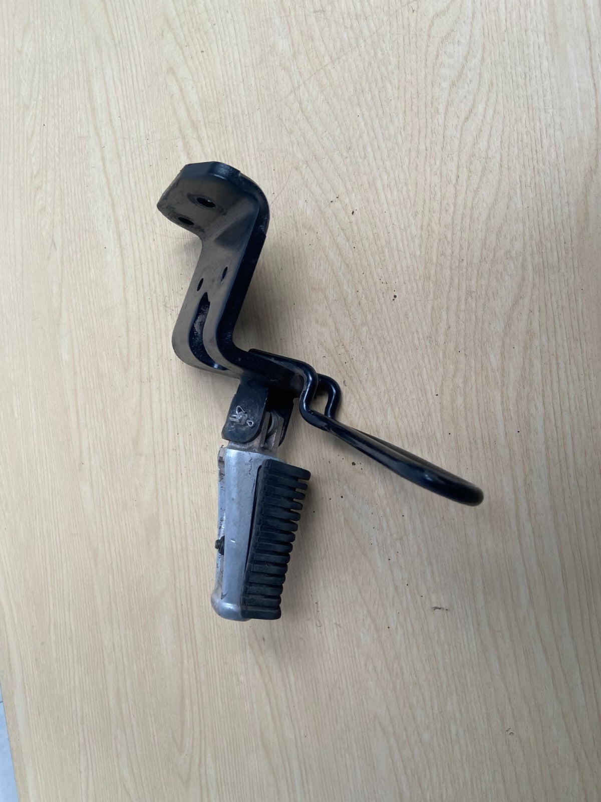YAMAHA XVS1300C 2015 FRONT LEFT FOOT REST PEG Warranty A031 - Image 9