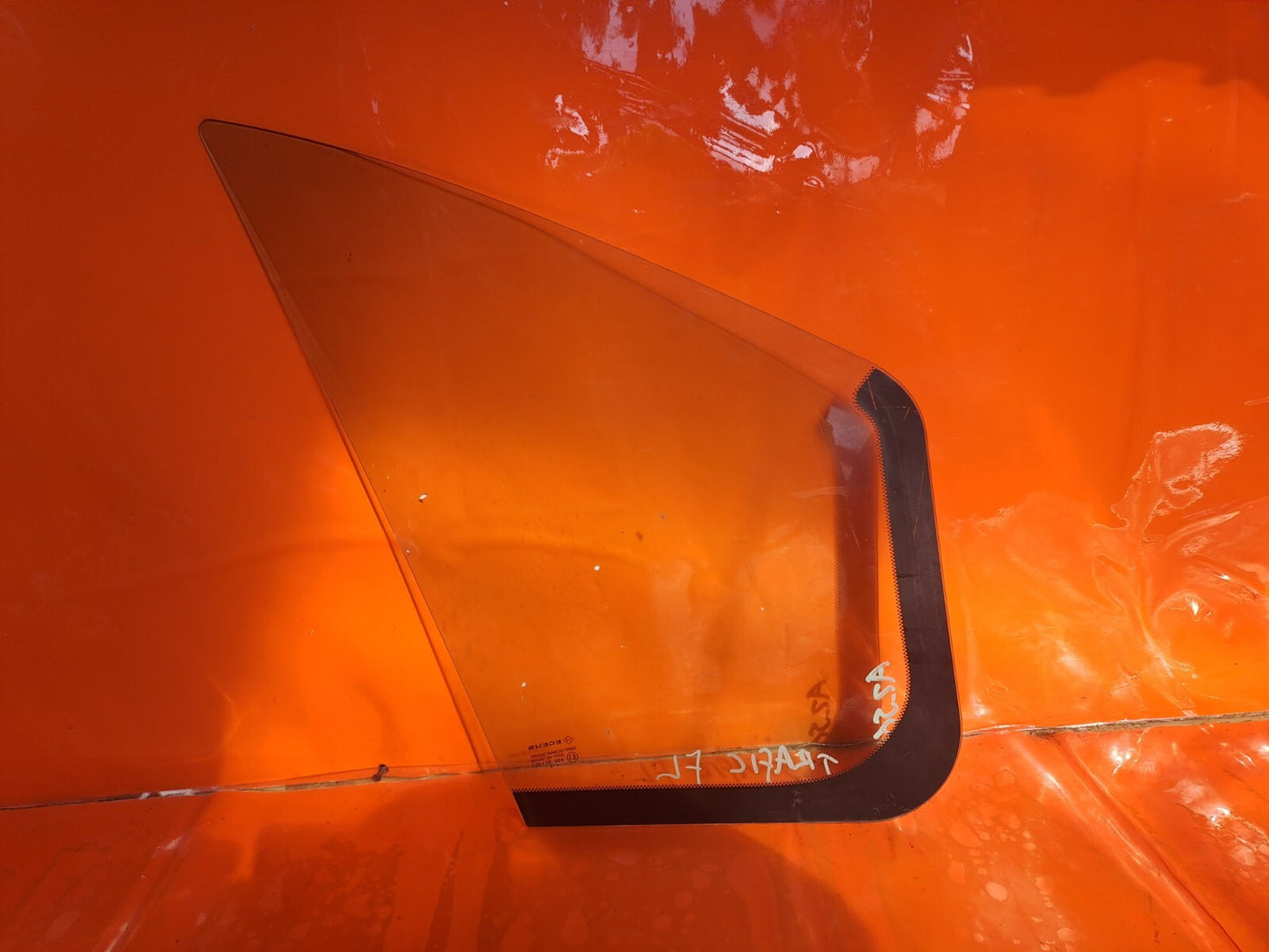 ✅RENAULT TRAFIC MK3 Sl27 1.6 DIESEL 2016 FRONT LEFT DOOR QUARTER WINDOW GLASS - Image 12