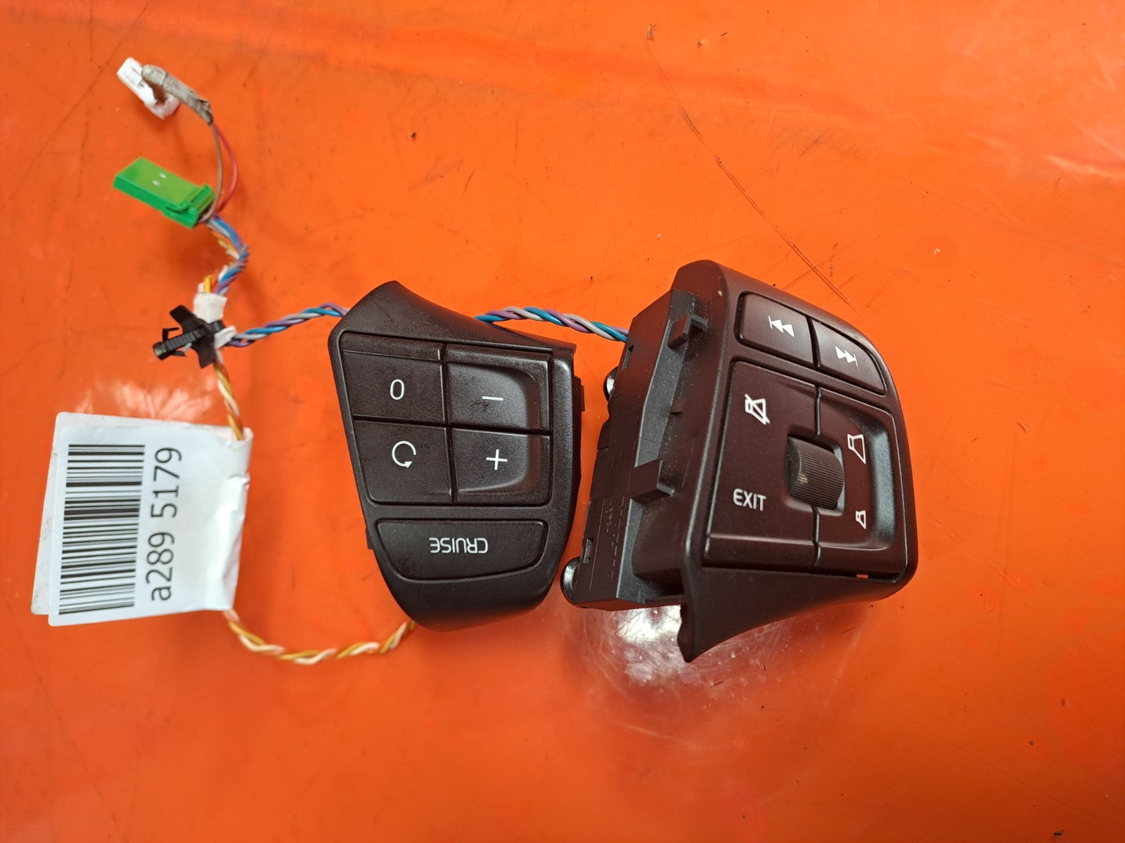 ✅Volvo Xc60 2012 2.4 D STEERING WHEEL CRUISE CONTROL SWITCH&RADIO CONTROLS A289 - Image 1