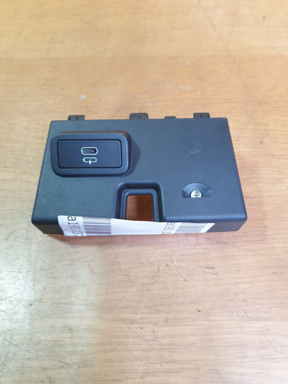 ✅BMW I4 G26 E-DRIVE 40M SPORT 2023 CENTRE CONSOLE TRIM USB PORT 6807232 Warranty - Image 1