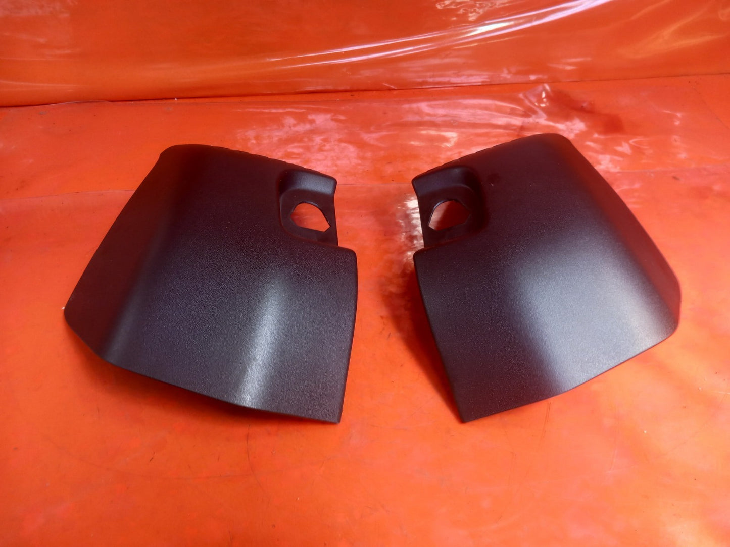 Land Rover Defender L663 3.0 Diesel 2025 Plastic Cover Pair N8B246067AB A396 - Image 3