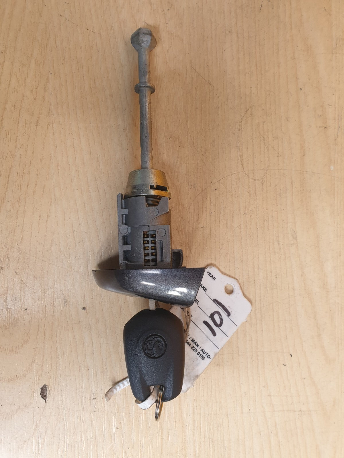 Vauxhall Corsa 2021  Barrel Door Lock Switch w/Key - Image 2