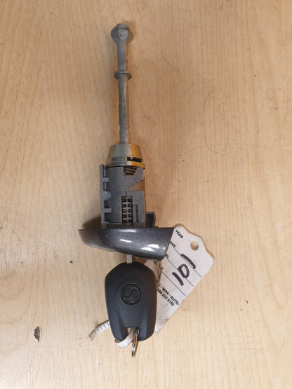 Vauxhall Corsa 2021  Barrel Door Lock Switch w/Key - Image 2