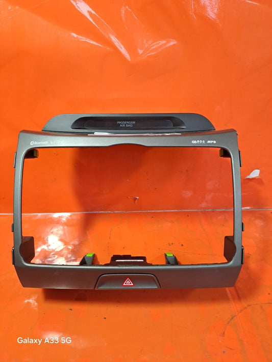 ✅KIA SPORTAGE 4 1.7 DIESEL 2014 DASHBOARD RADIO HEAD UNIT TRIM 847403U055 A287 - Image 1