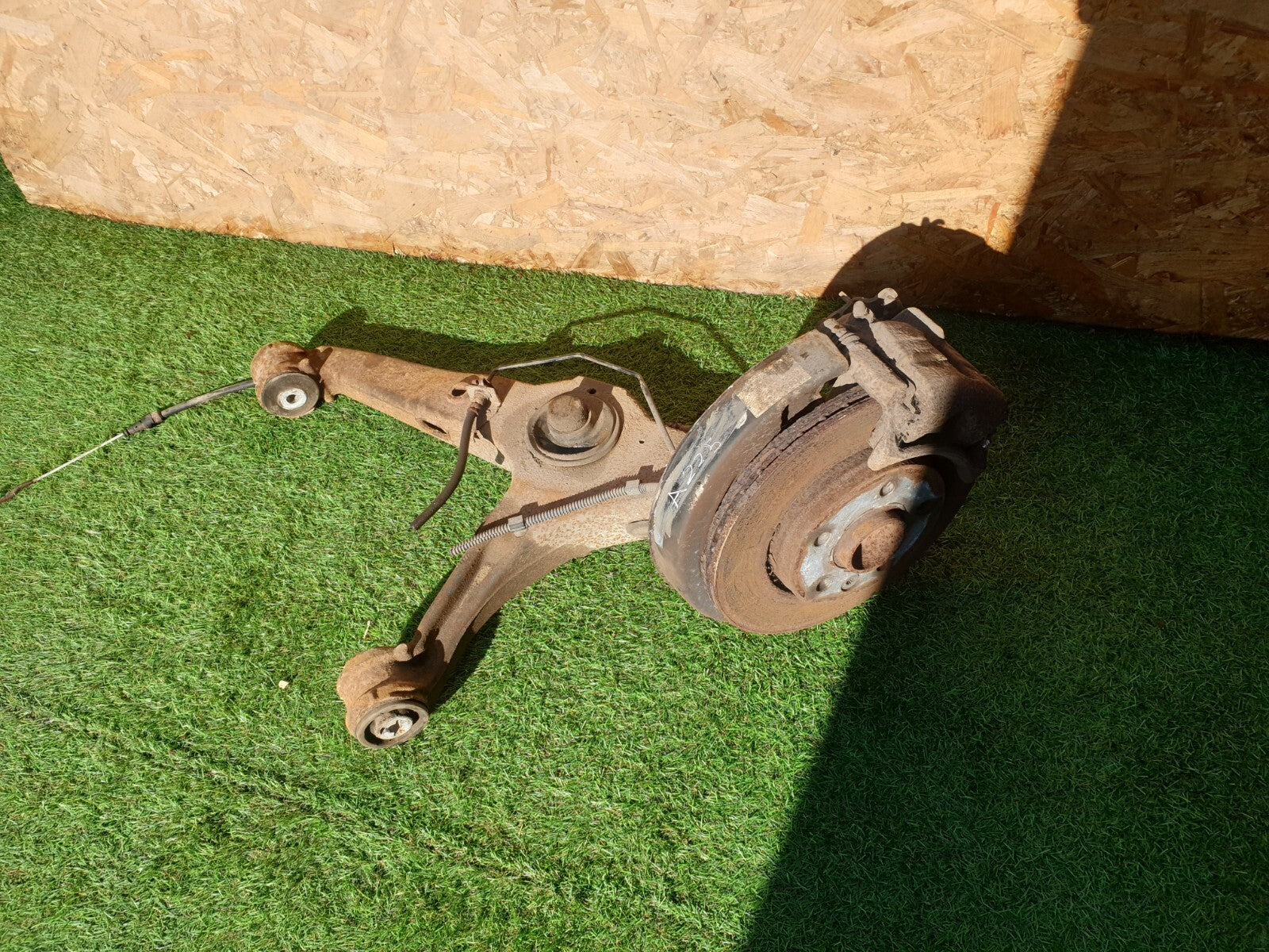 VW TRANSPORTER T6 2.0 DIESEL 2016 REAR LEFT SUSPENSION LEG HUB 7E0501413A A225 - Image 1