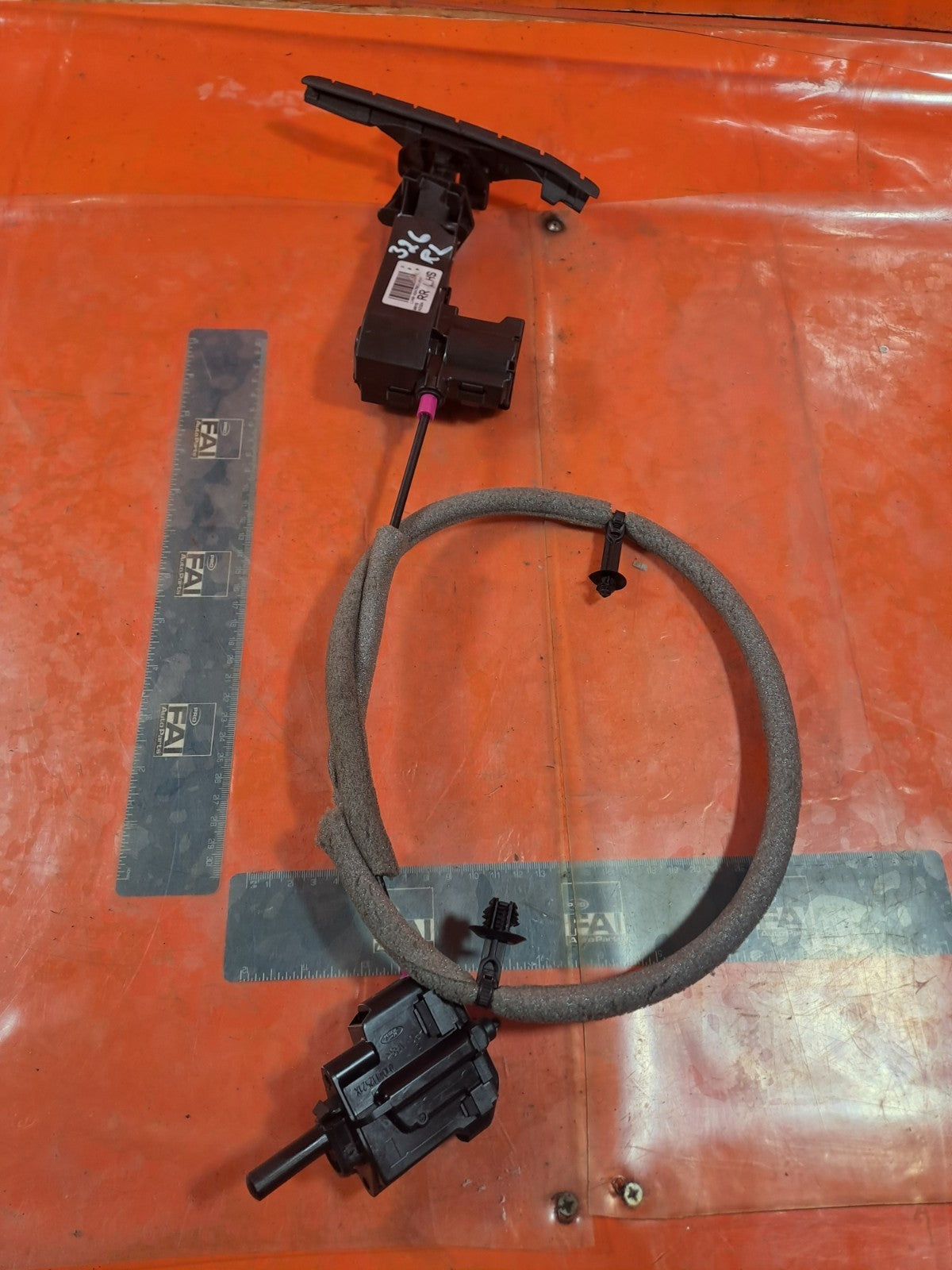 ✅FORD KUGA ST-LINE 2.5 PETROL 2025 REAR LEFT DOOR STOPPER LV4BS247B50 Warranty - Image 1