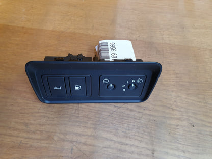✅2022 RANGE ROVER EVOQUE L551 TAILGATE RELEASE SWITCH L8D211654AA +WARRANTY A169 - Image 2