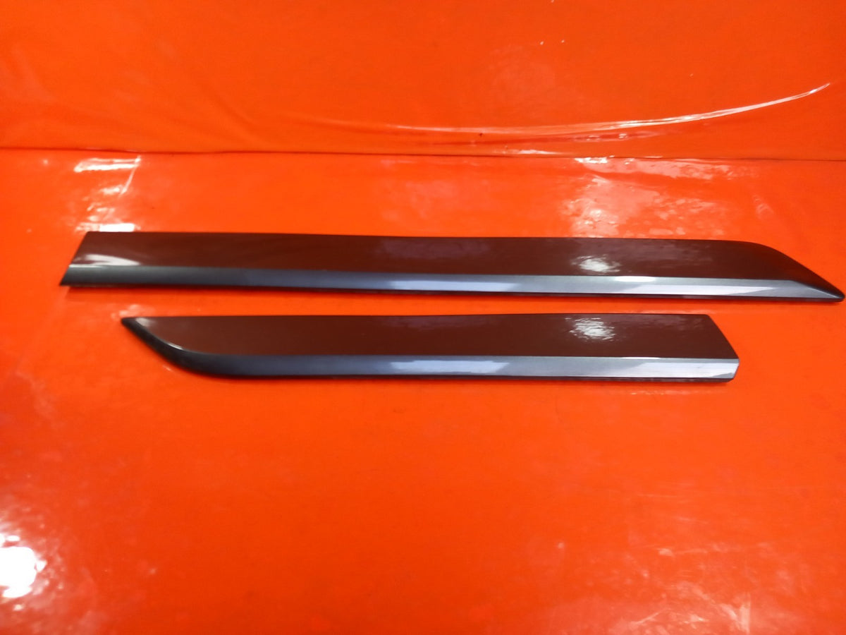 Ford Transit Custom 2.0 Diesel 2016 Right Side Body Moulding Pair Grey A409 - Image 2