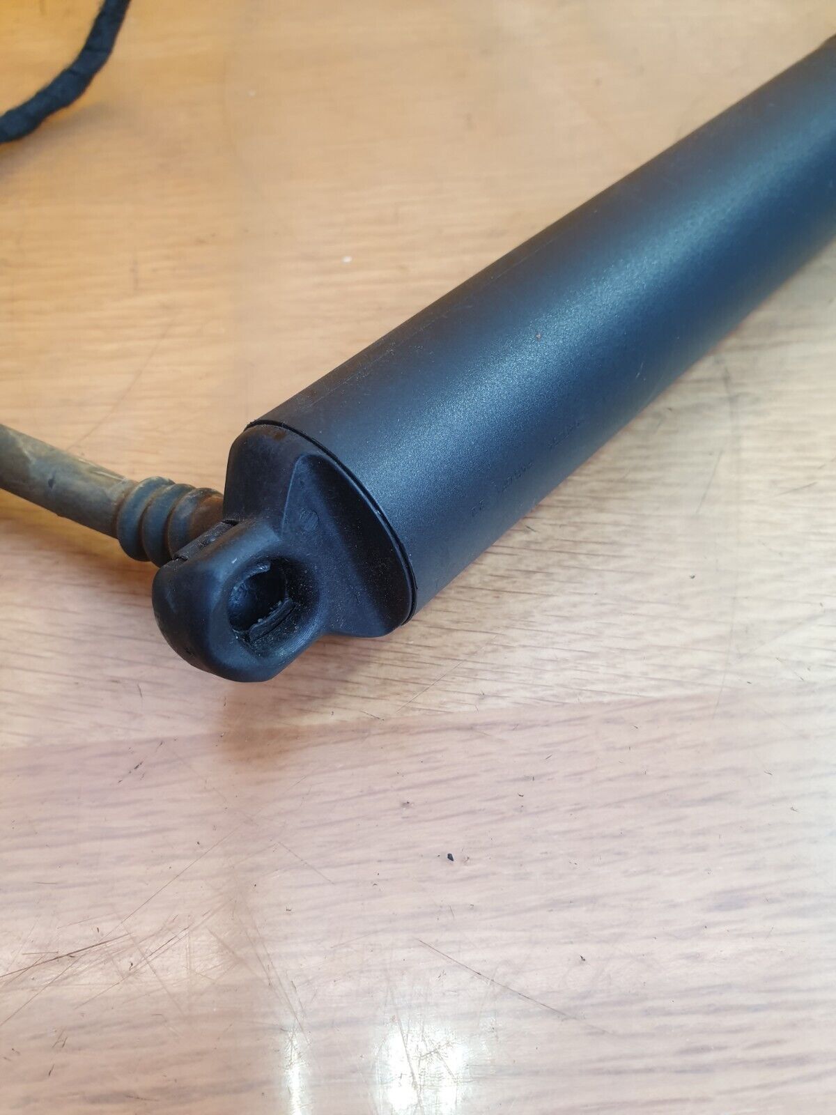 AUDI Q2 S-LINE 1.4 PETROL 2017 TAILGATE ELECTRIC STRUT LEFT OR RIGHT 81A827851