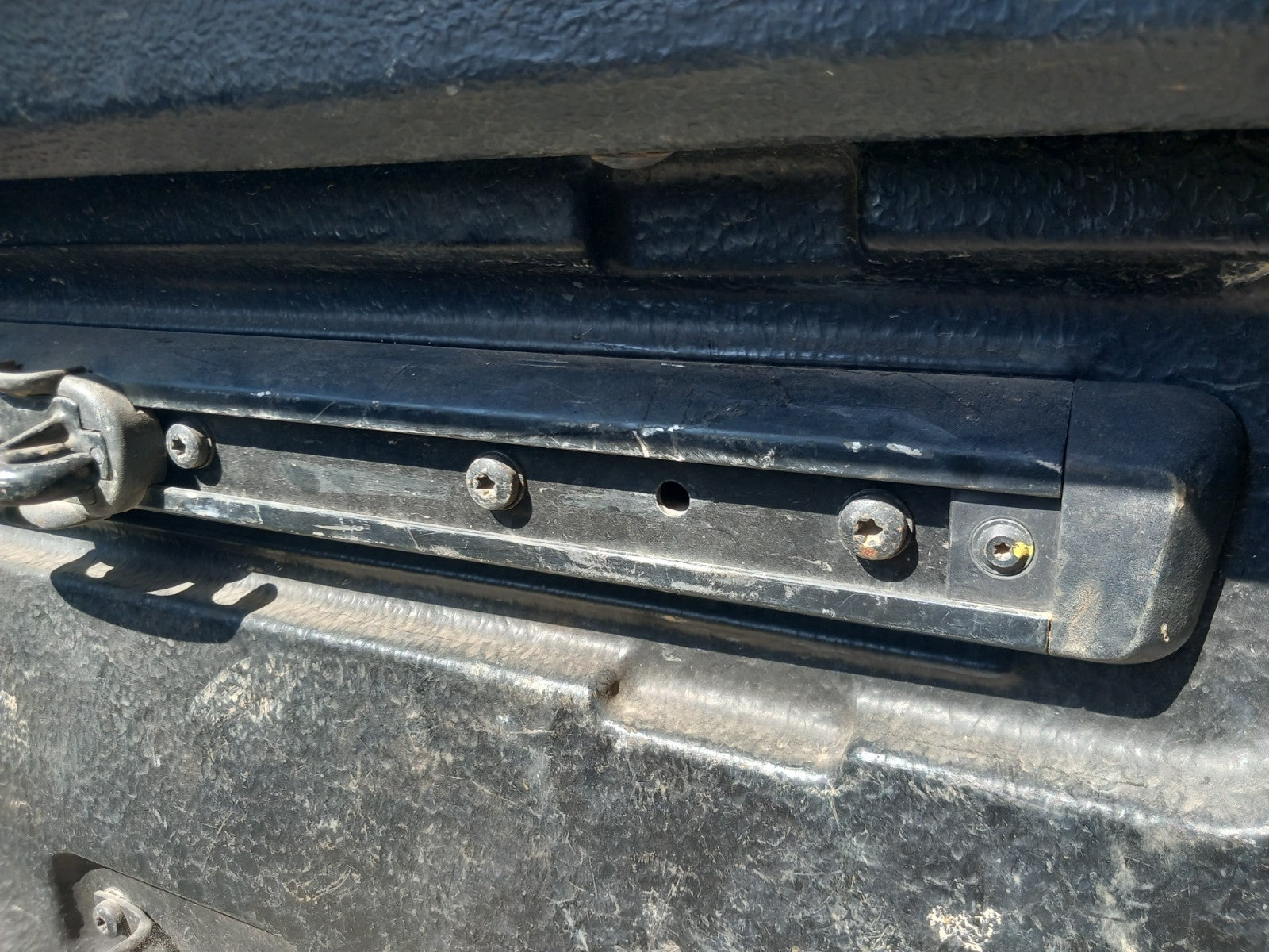 2017 Ford Ranger Wildtrak Rear Boot Lid Trunk Tie Down Rail Right Warranty A401 - Image 2