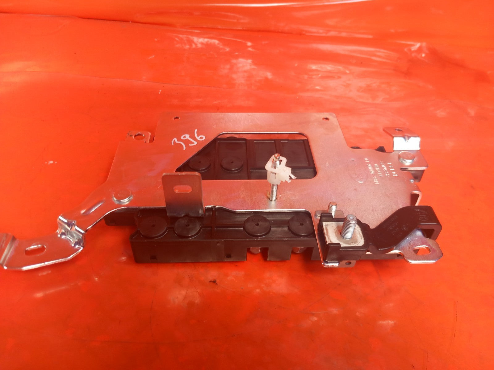 2025 Land Rover Defender L663 Power Distribution Fuse Box M8B2-14A004-PA A396 - Image 7