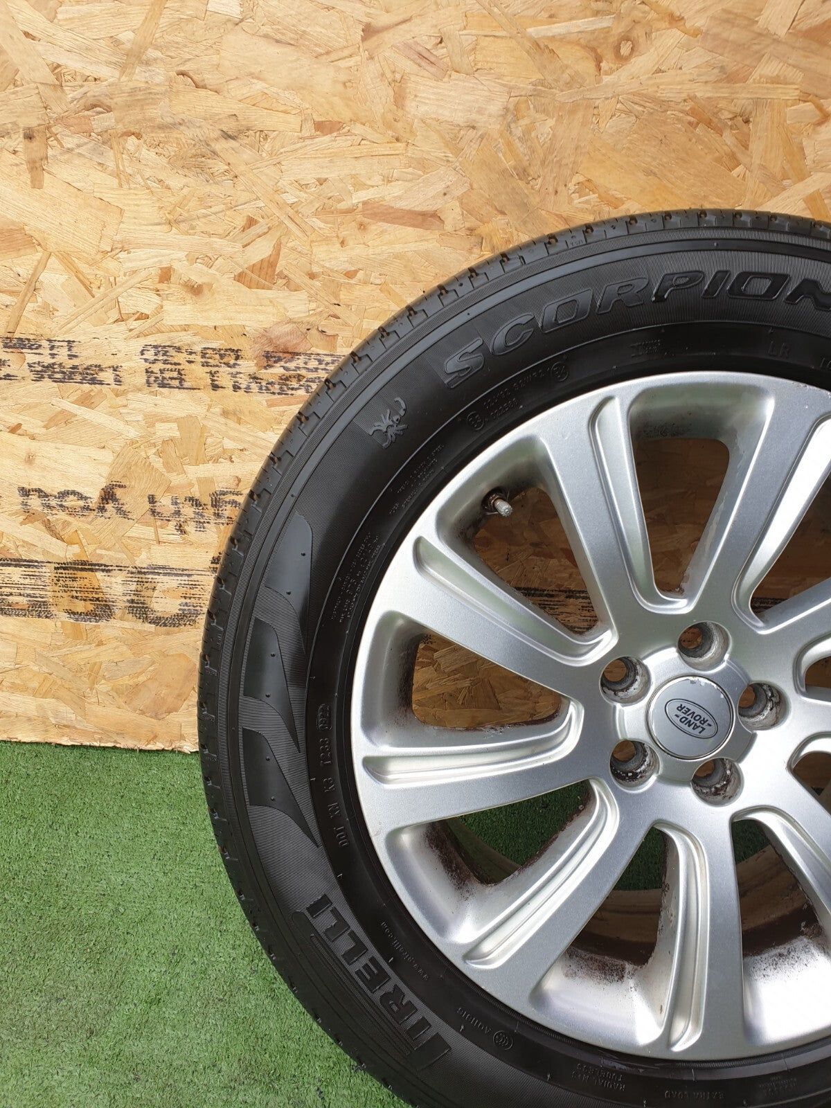 ✅2015 LAND ROVER DISCOVERY SPORT L550 ALLOY WHEEL & TYRE 235/60 R18 FK72-1007-BB - Image 2