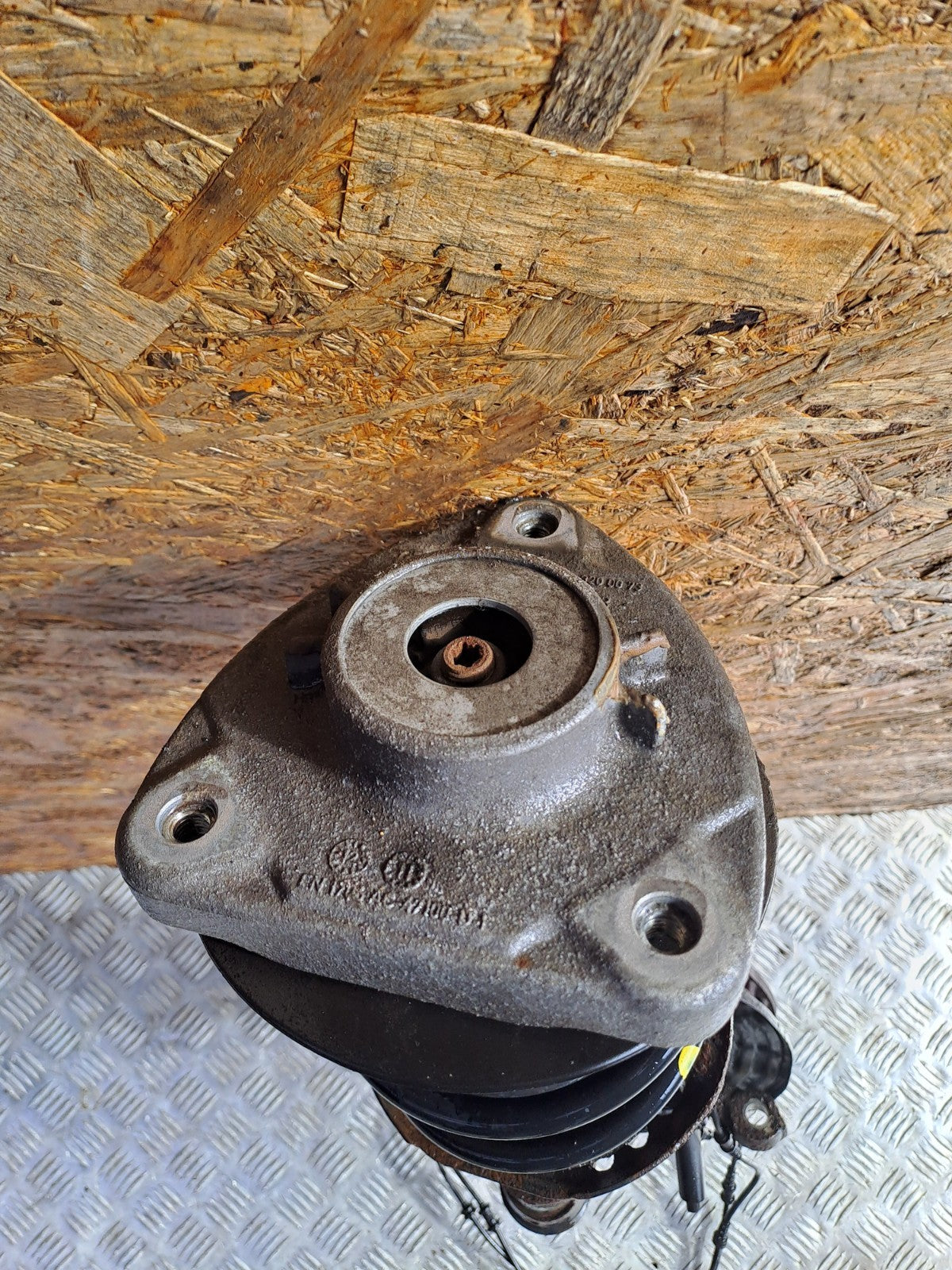 ✅MERCEDES B180 W246 1.8 DIESEL 2012 FRONT RIGHT SUSPENSION LEG HUB A2463209013 - Image 5