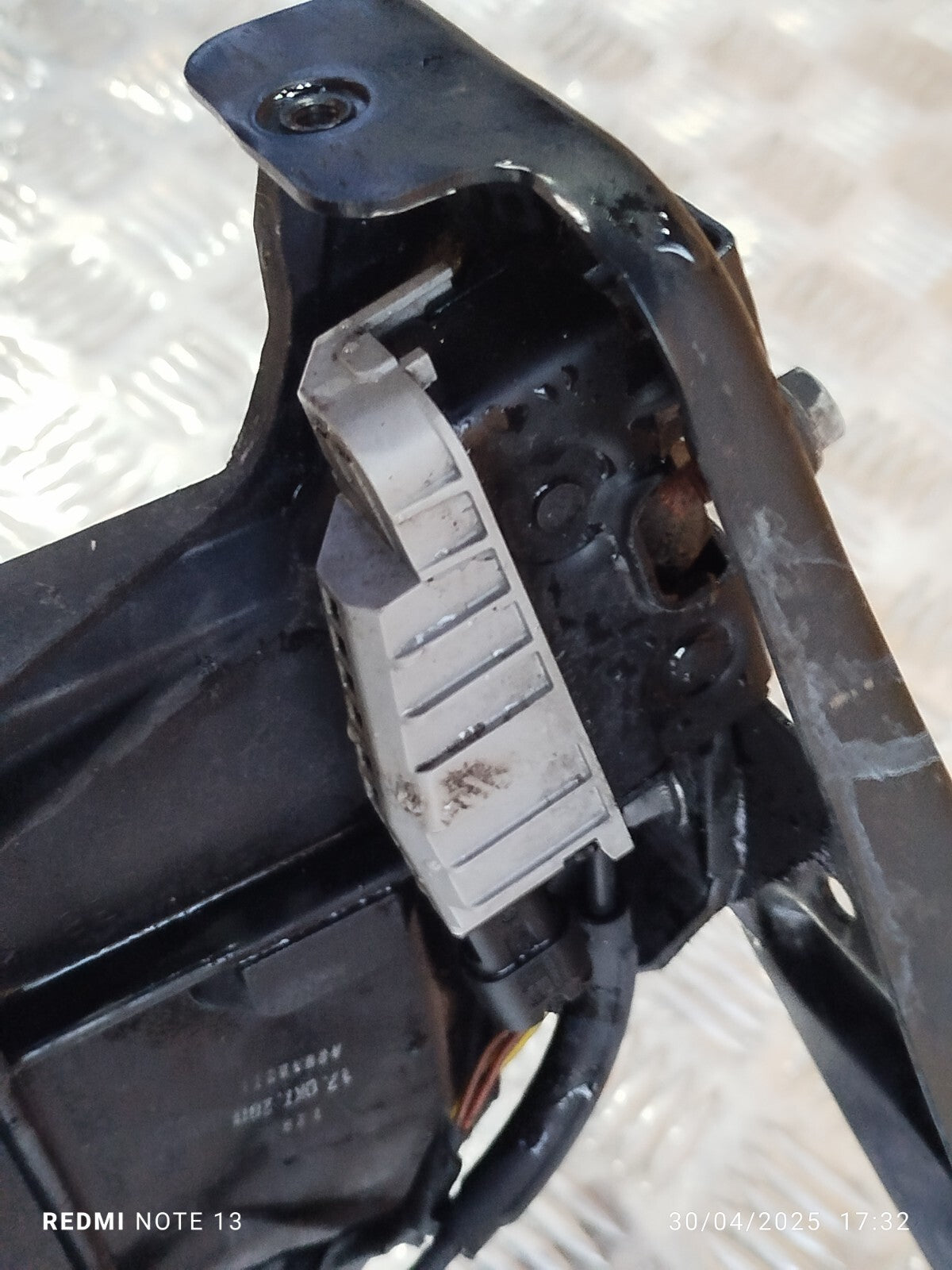 ✅MERCEDES E250 W212 2.1 DIESEL 2011 FRONT LEFT HEADLIGHT BRACKET A212620021 A269 - Image 11