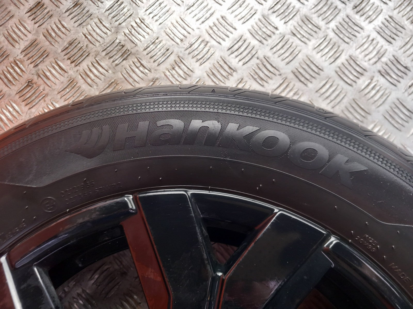 2024 Dacia Jogger Alloy Wheel with Tyre 205/60 R16 403004026R Warranty A391 - Image 3