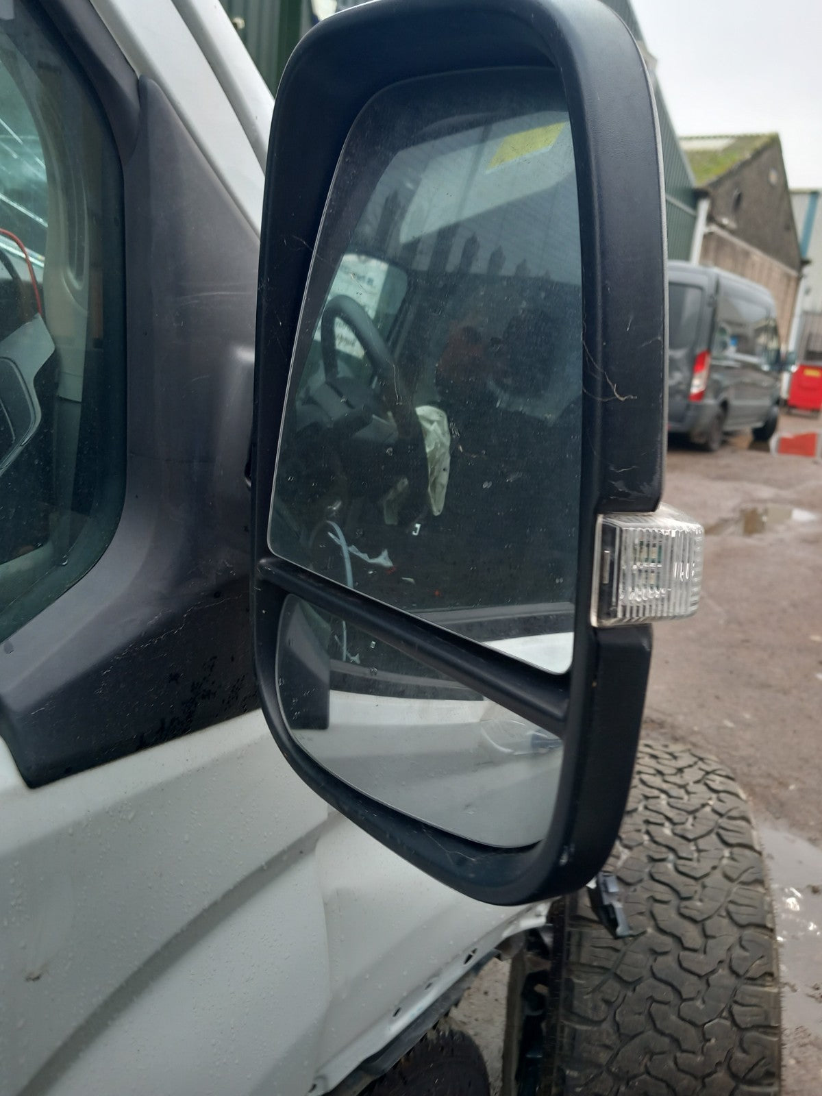 2023 Maxus Deliver 9 Front Right Wing Mirror Black Warranty A425 - Image 2