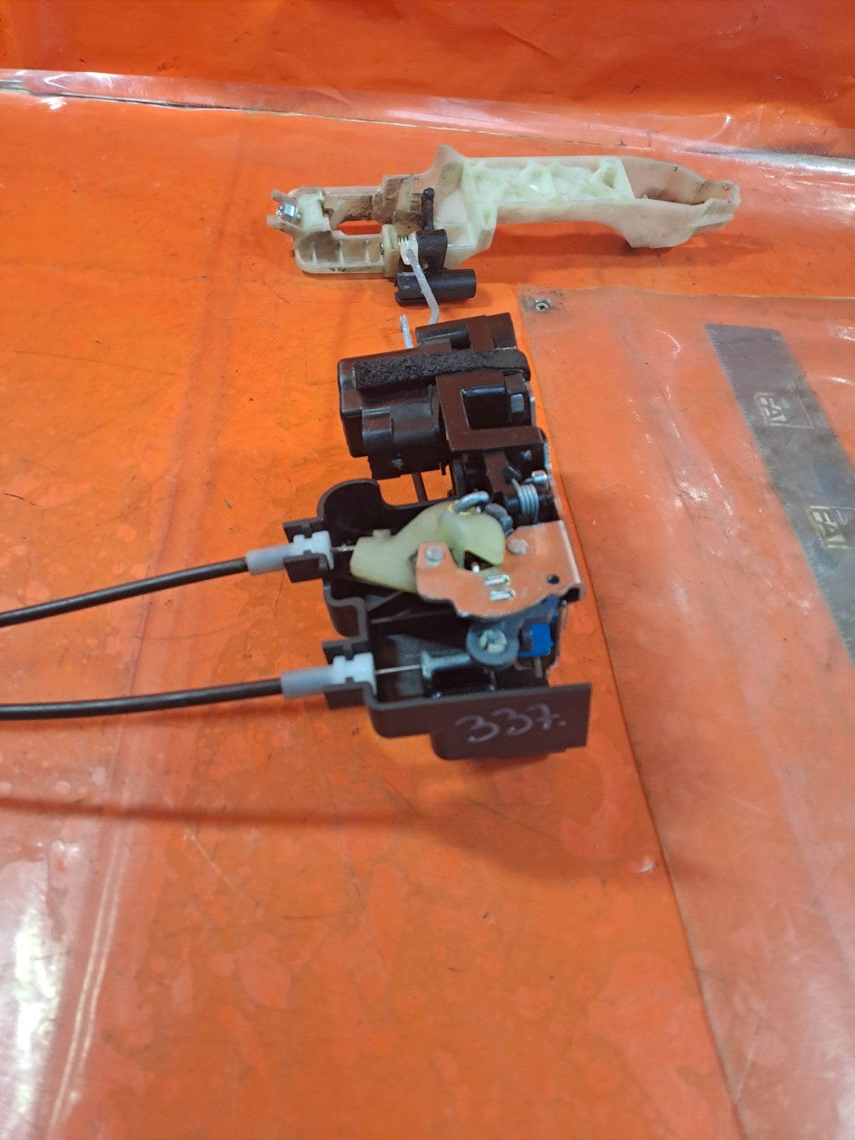 ✅SSANGYONG KORANDO 2.2 DIESEL 2015 FRONT RIGHT DOOR LOCK MECHANISM Warranty A337 - Image 8