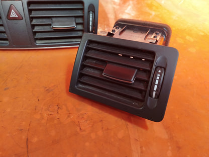 ✅Mercedes C-Class C250 W204 2.1 Diesel 2011 DASHBOARD AIR VENTS A2048307354 A283 - Image 2