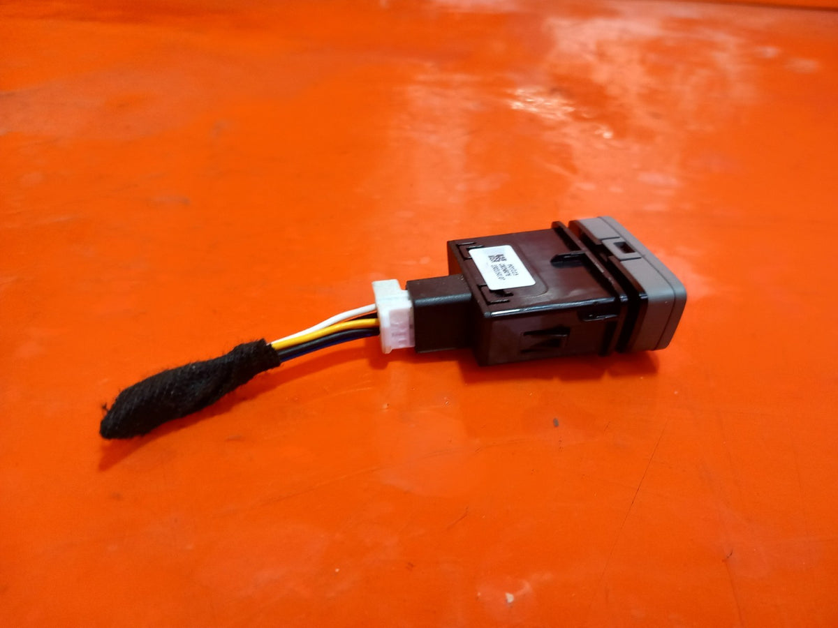 2023 Maxus Deliver 9 SOS Alarm Switch C00246076 Warranty A425 - Image 5