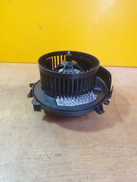 ✅VW GOLF MK8 1.5 PETROL 2022 AIR HEATER BLOWER MOTOR FAN 5WC819021A 5WA907521 - Image 1